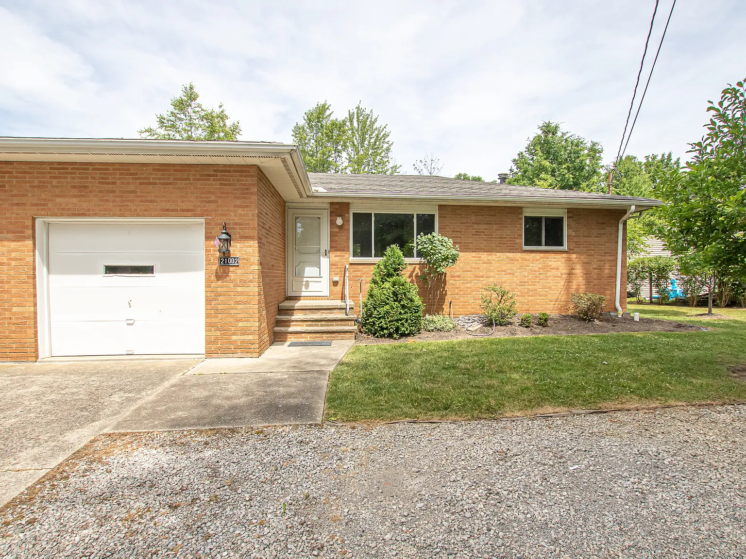 2 bed, 1971 sqft, $1,900 — Photo 1