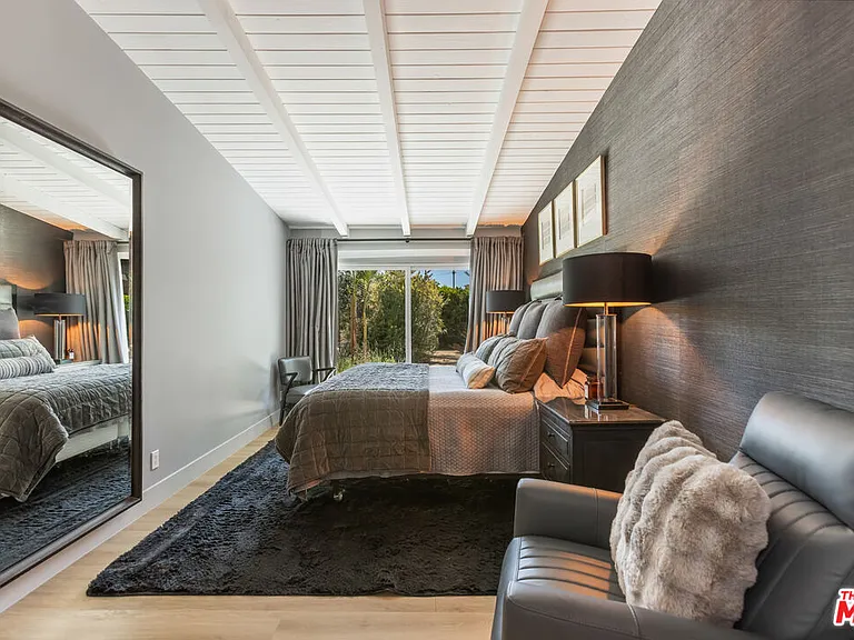 7442 Capps Ave — Photo 32