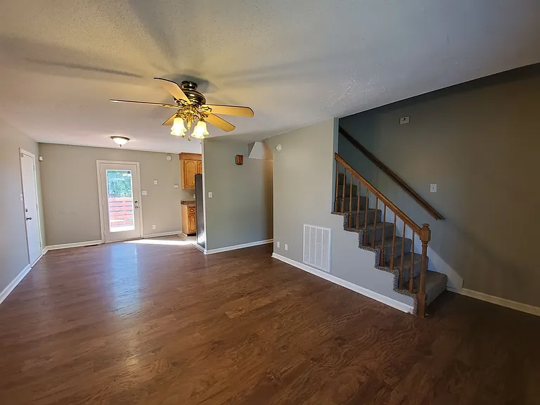3406 Oak Lawn Dr — Photo 2