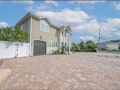 1056 North Dr, Merrick, NY, 11566