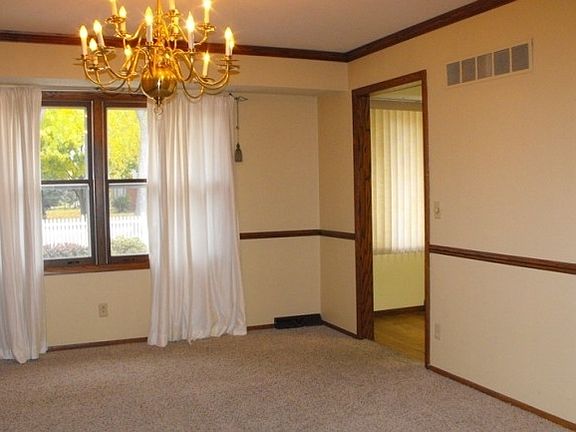 4th image of 32 Elm Acres Dr