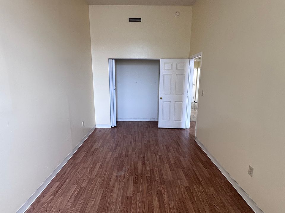 1st image of 345 E Elm St #106