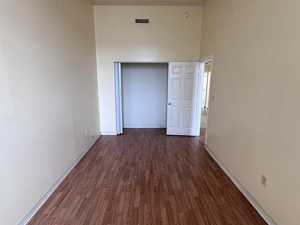 345 E Elm St #106