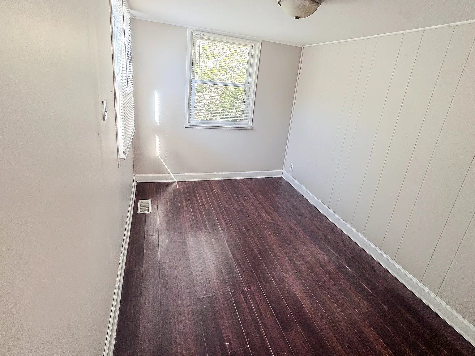 3 bed, 902 sqft, $1,395 — Photo 3