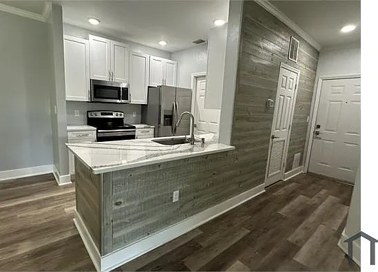 10123 Courtney Palms Blvd #203 — Photo 6