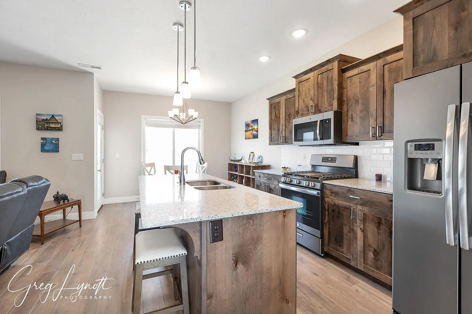 Cute 3 bed 2.5 bath Townhome — Photo 2