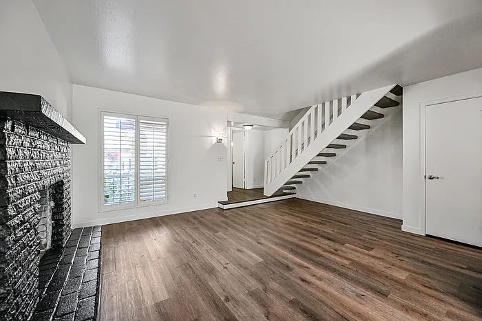 2 bed, 1.5 bath, 1052 sqft, $1,860 — Photo 3