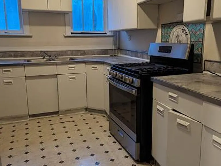 3907 Northwestern Pkwy. — Photo 8