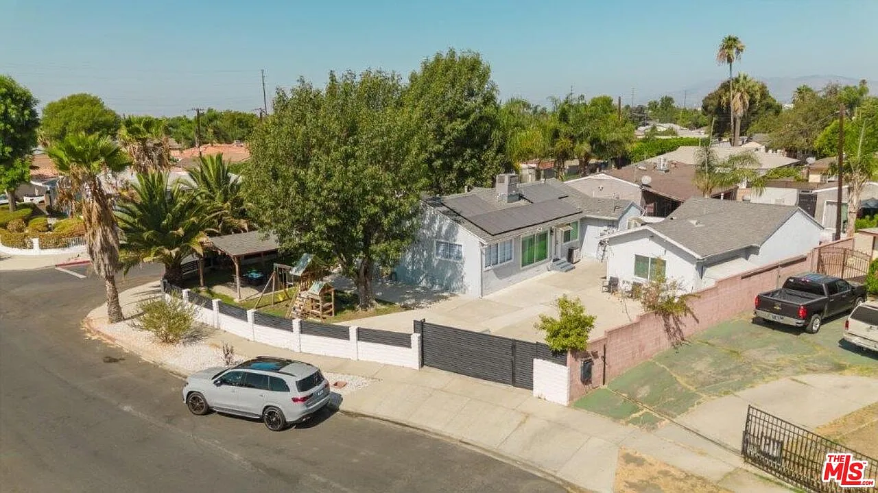 4 bed, 3.0 bath, 2223 sqft, $5,500 — Photo 1