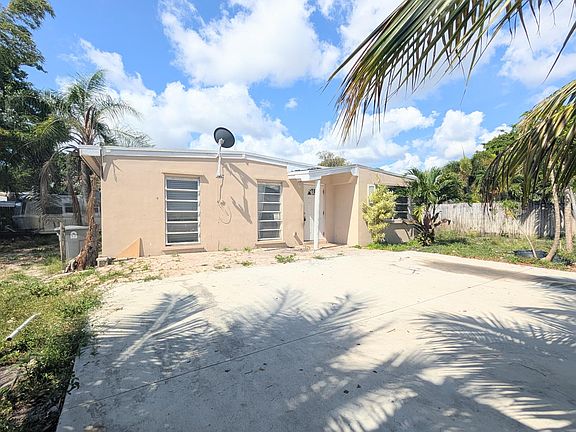 2nd image of 490 Tulip Tree Drive