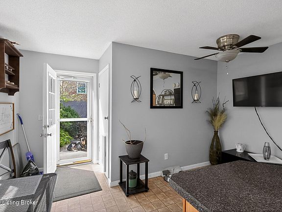 3rd image of 302 Exler Filburn Rd