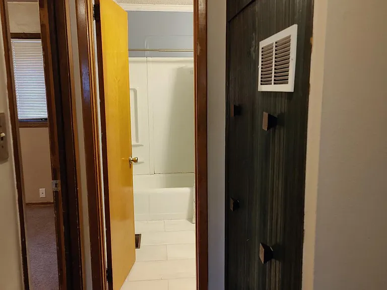 2039 Tecumseh Rd — Photo 11