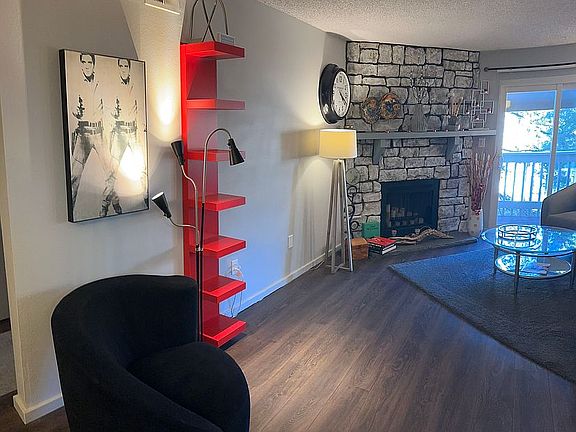 Living room new laminate Flr
