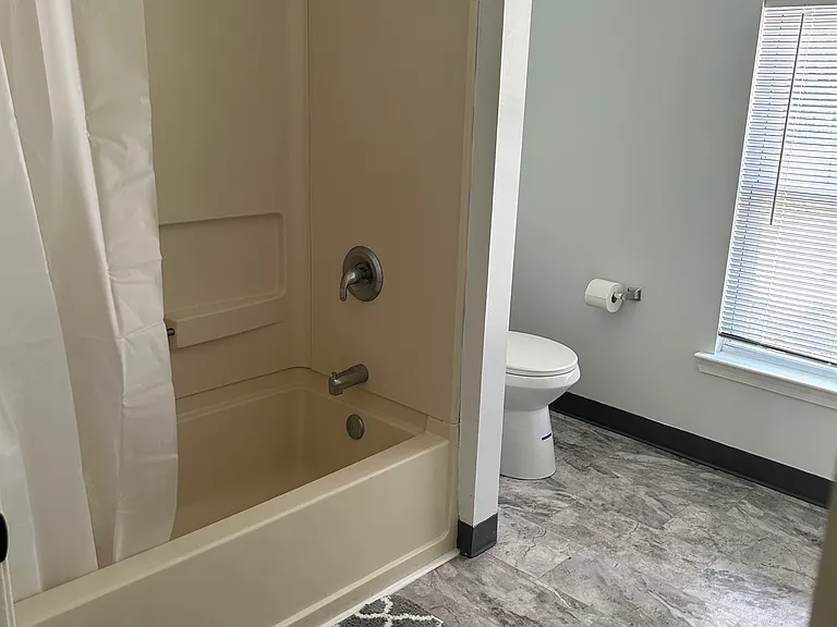 1364 Stewart St — Photo 12