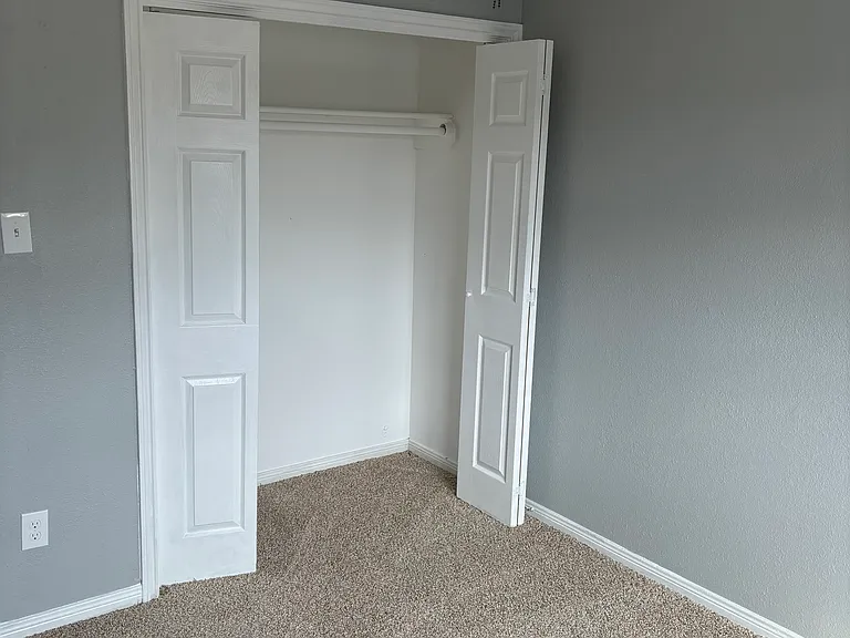 912 Macclesby Ln — Photo 20