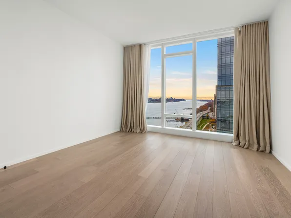 30 Riverside Boulevard image 10 of 18