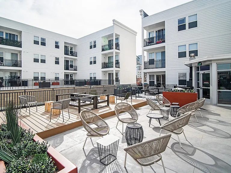 Park Avenue West — Photo 10