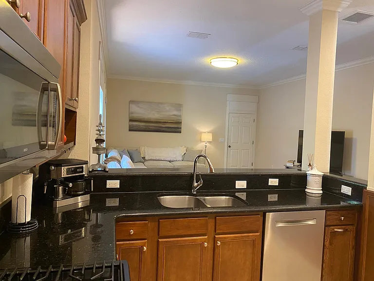 1715 W Watrous Ave — Photo 6