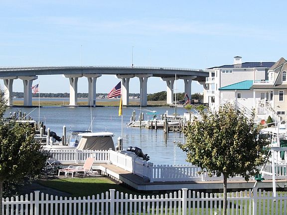 5th image of 815 Bay Ave #2