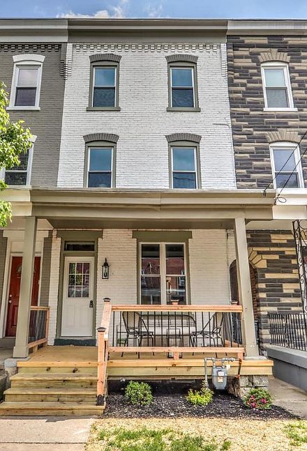 Welcome to 26 E Ross St!