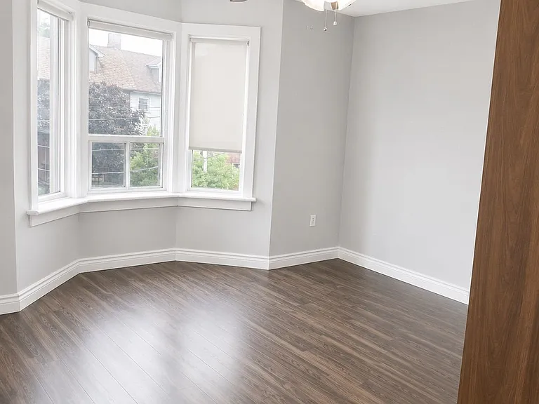 319 Clinton St — Photo 4