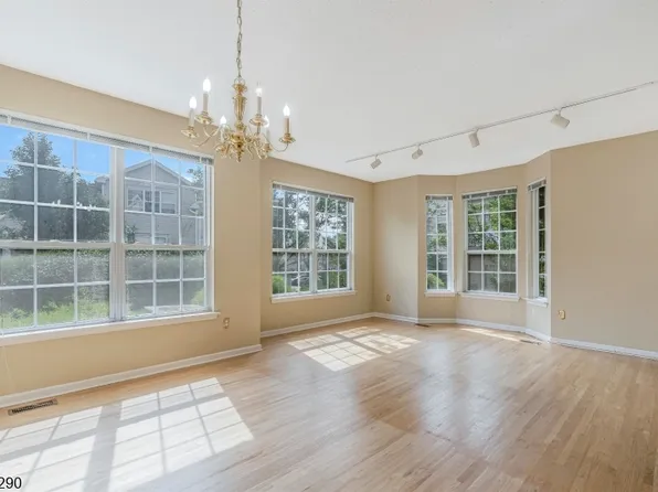 49 Wildflower Ln, Morristown, NJ 07960