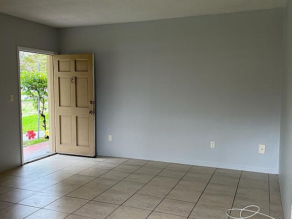 5th image of 14950 N Miami Ave #1
