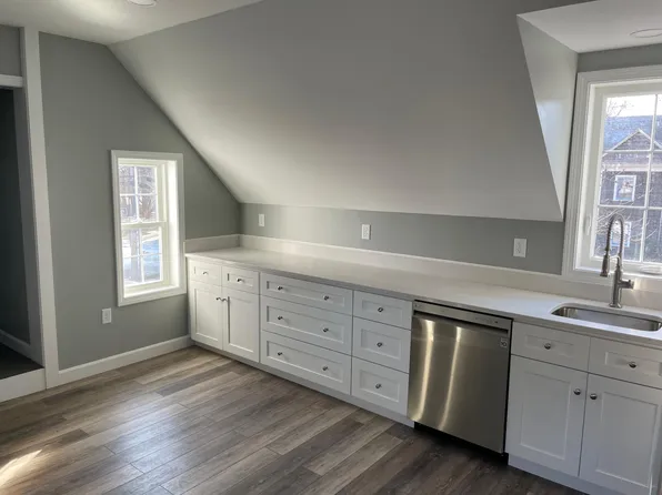 242 S Main St #4, Epping, NH 03042