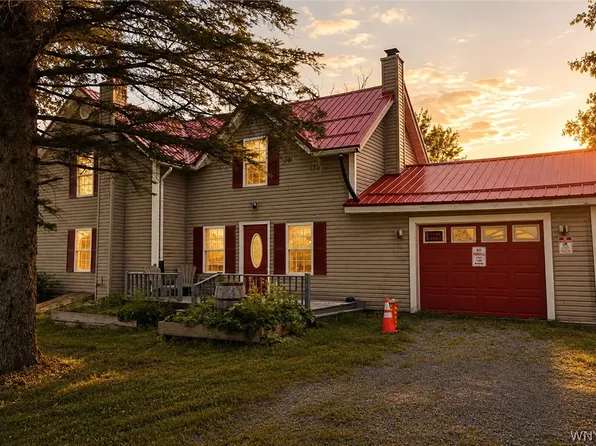 3742 Hermitage Rd, Warsaw, NY 14569
