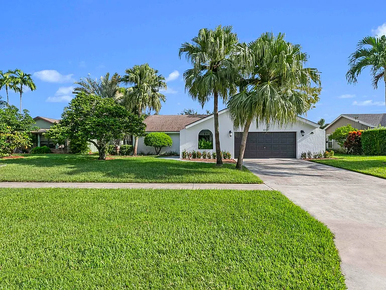 13781 Barberry Dr — Photo 2