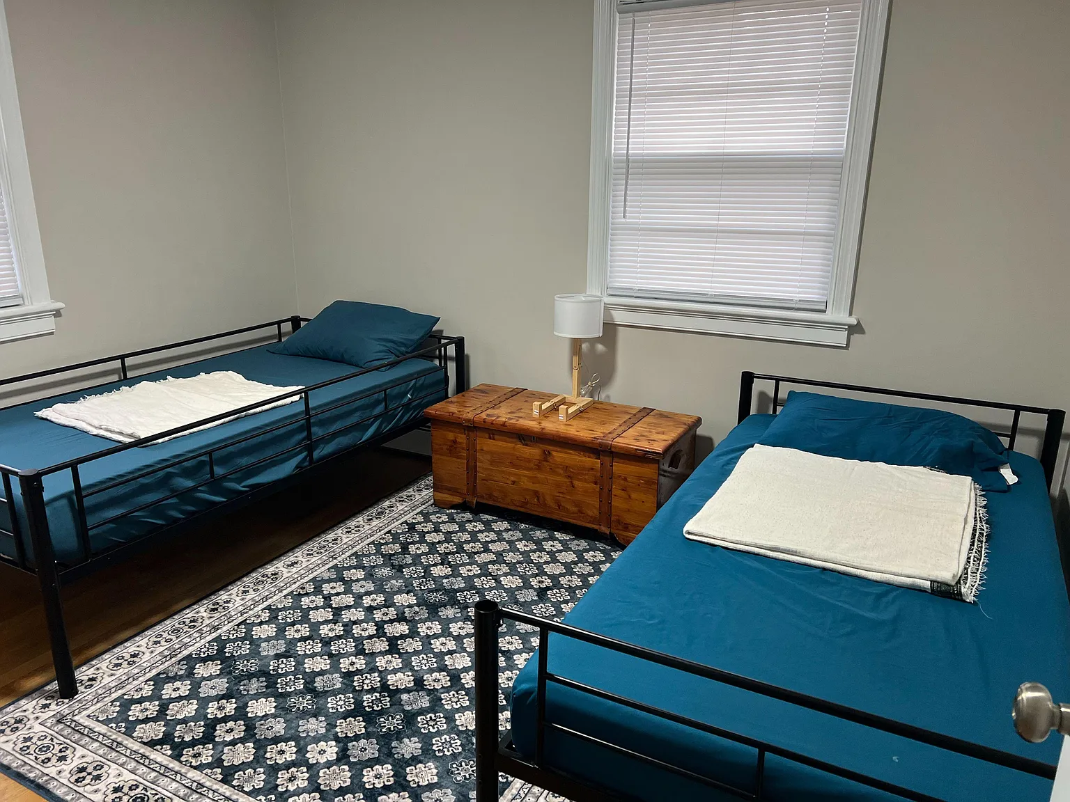 3 bed, 2.0 bath, 2000 sqft, $979 — Photo 1
