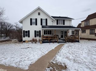 102 Forest Dr, Fairfield, IA 52556