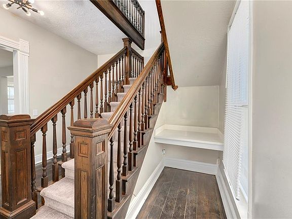 4th image of 505 W Wea St