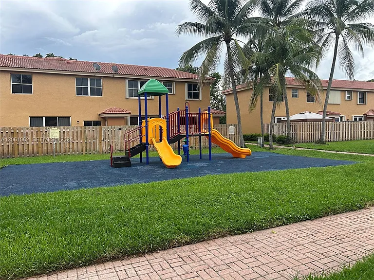 8508 NW 141st Ter #5 — Photo 9