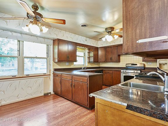 4th image of 3525 W North Shore Ave