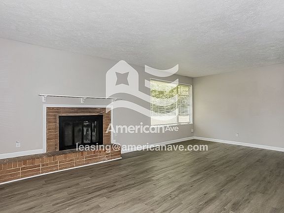 1178767_003_wm_-_living_room_13061752.jpg