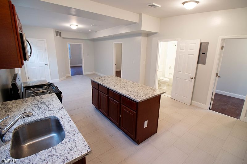 1st image of 264 Verona Ave #2