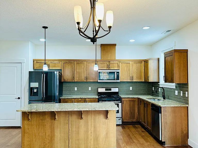 487 SW Aldea Ter — Photo 8