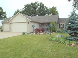 516 Beechwood Dr, Ossian, IN 46777