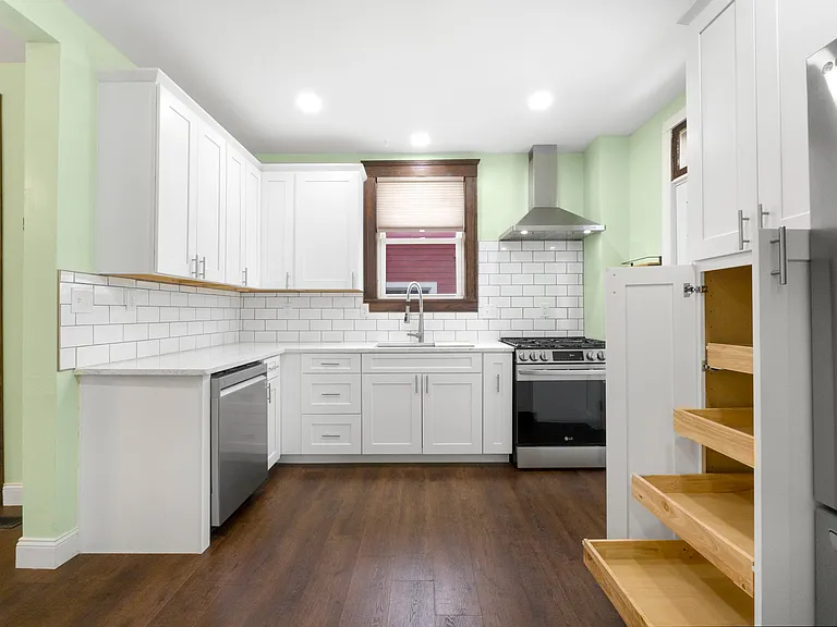 1216 Jackson St — Photo 9
