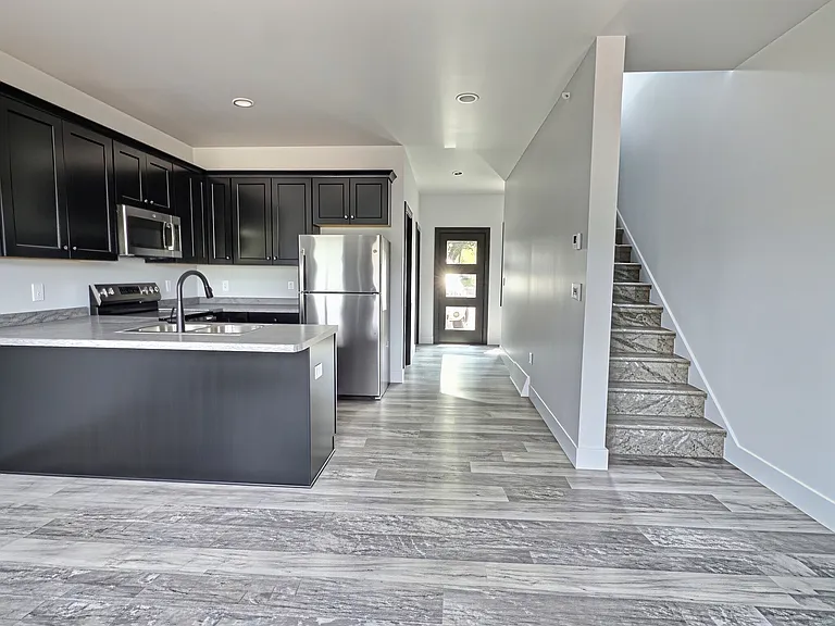 401 Memorial Rd #4 — Photo 9