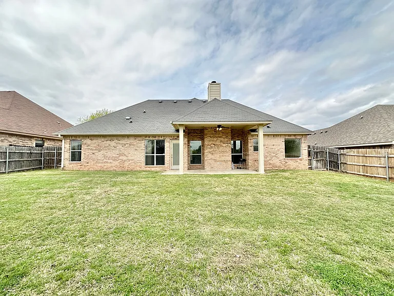 705 Marshall Dr — Photo 44