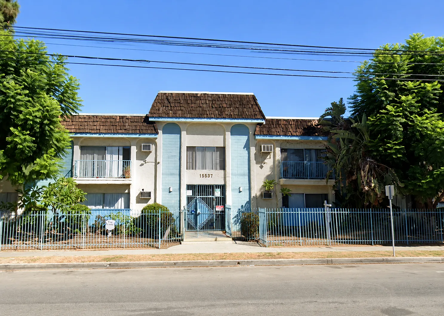 Nordhoff St - 15537 — Photo 1