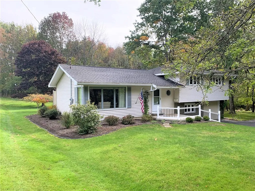 1 Moland Rd photo 1