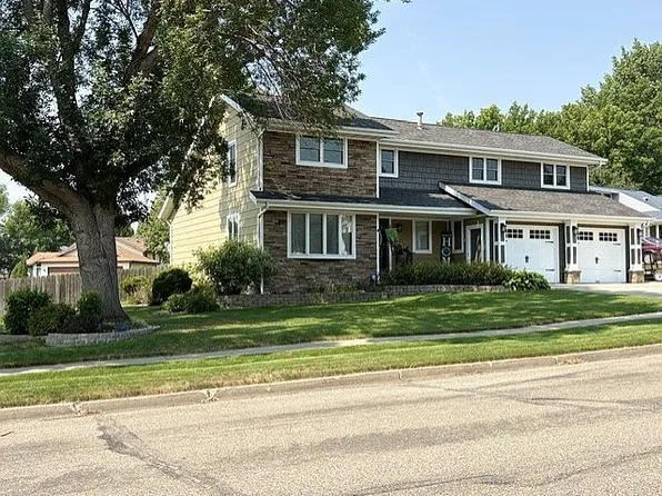 2602 Springfield St, Bismarck, ND 58503