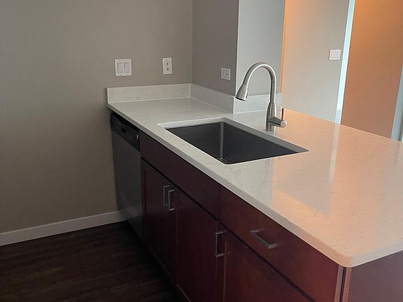 2nd image of 400 E Ohio St #3307