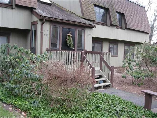 2 Byron Dr, Avon, CT 06001