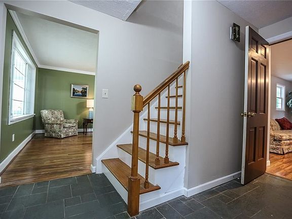 4th image of 188 Elm Dr