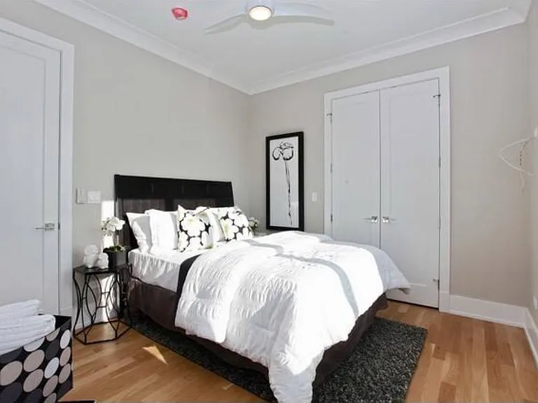 2405 N Greenview Ave #4 — Photo 8