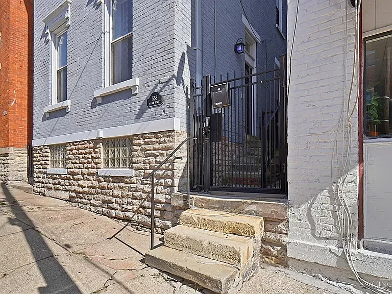 3 bed, 2486 sqft, $2,700 — Photo 2